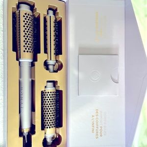 Thermal Round Brush Set from Monat